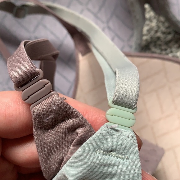 2 Perfect coverage Bras by VS - Picture 6 of 8